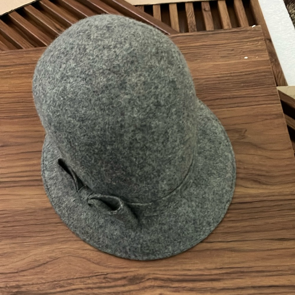 Gray 100% wool cloche hat with bow